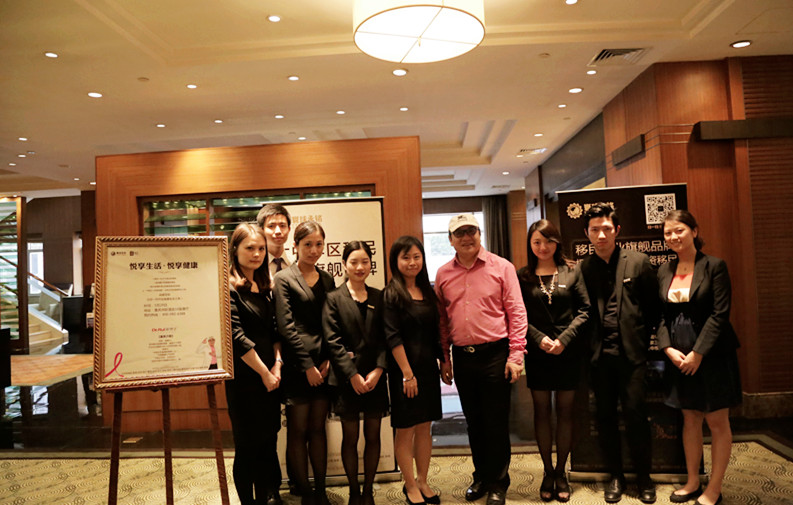 公司移民首席顧問與鄭瑞博士合影 移民首席顧問